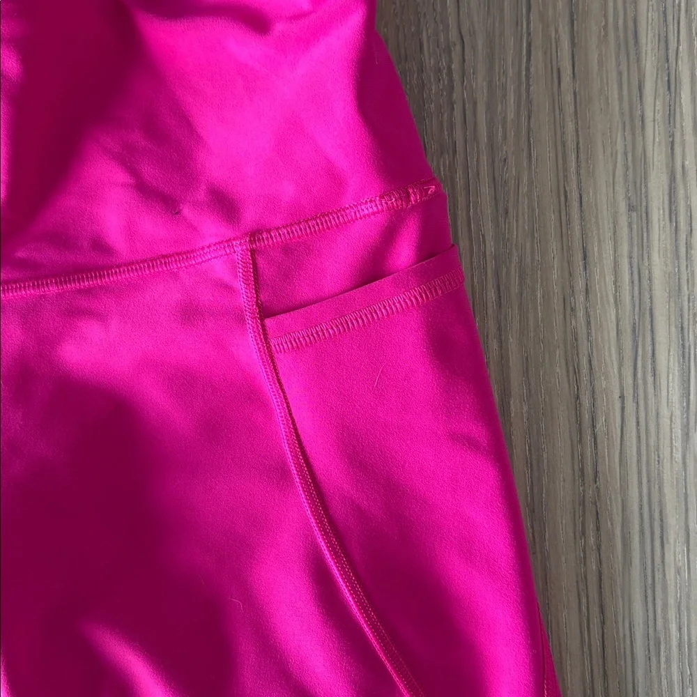 Old Navy Active Powersoft Pink Biker Shorts Size M 8” Inseam - Picture 3 of 7